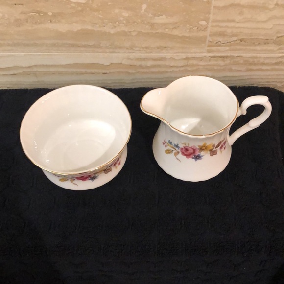 Royal Stafford- Sugar & Creamer Set - Picture 2 of 4